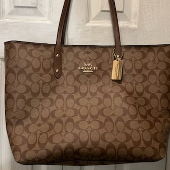 Coach Handbags - Pre-Owned COACH City Tote In Signature Canvas